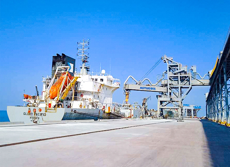 300-1500t/h 800-50000DWT Rail Mobile Ship Loader For Loading Bulk Materials