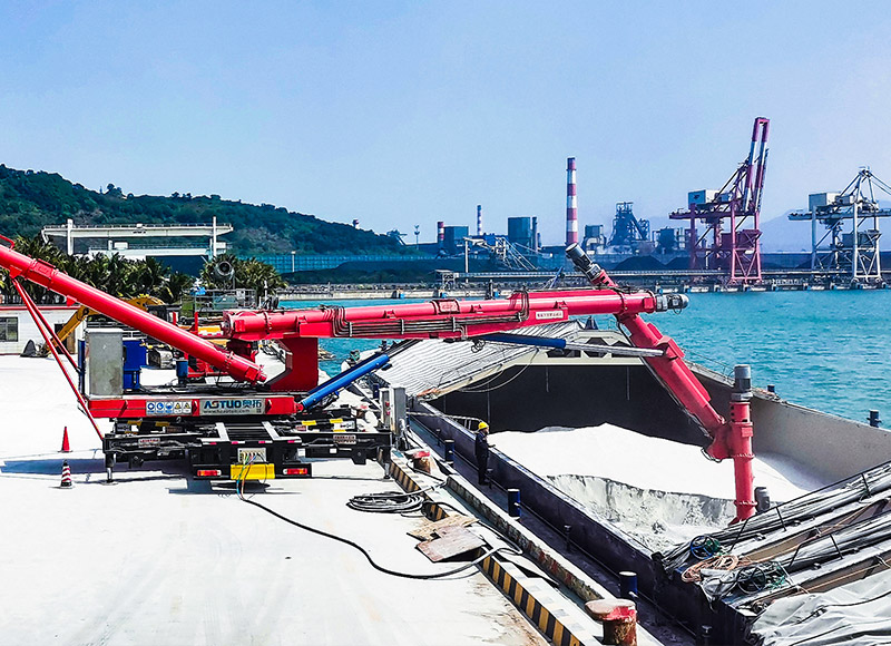 800-5000 DWT 150-500t/h Vehicle Mounted Screw Ship Unloader
